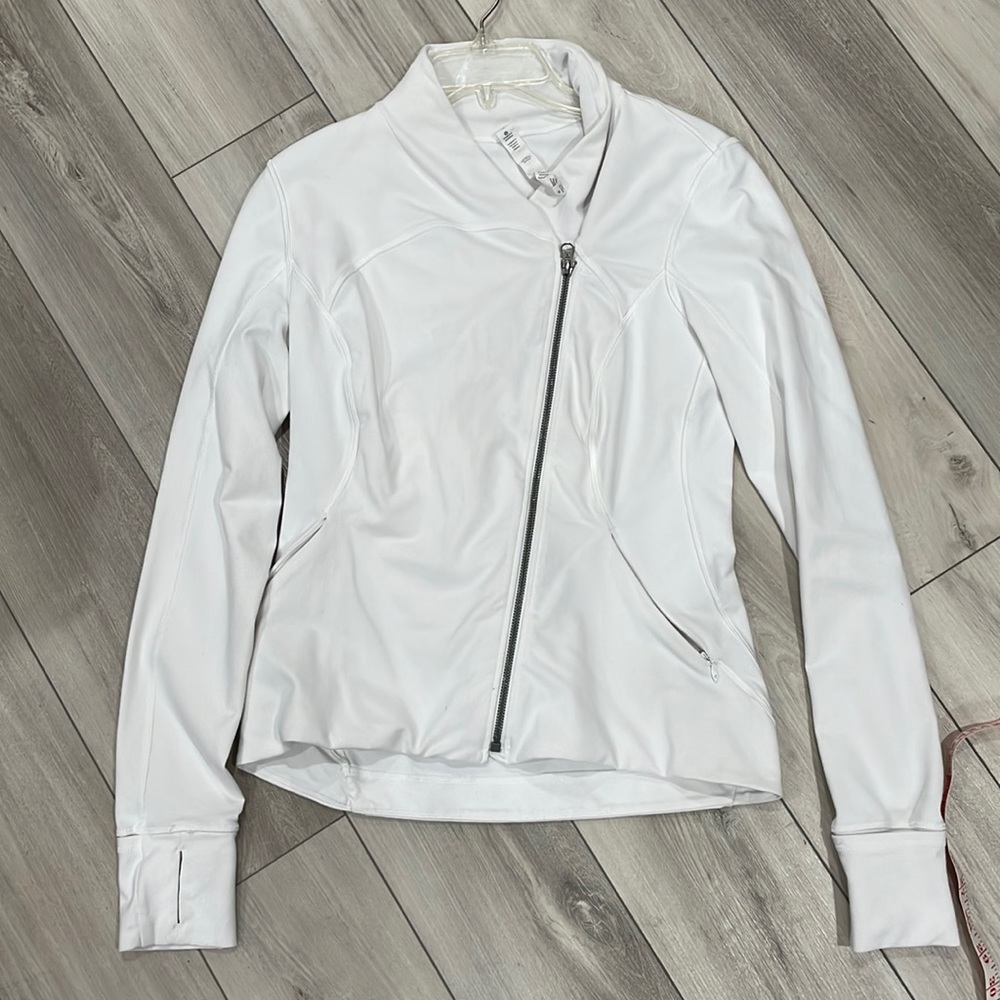 Lululemon white knit fitted jacket with zipper pockets